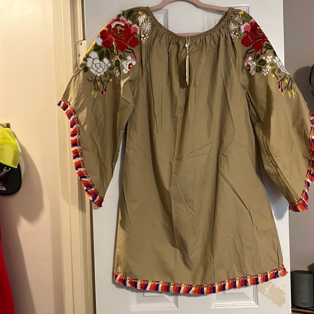 Mini dress with embroidery on sleeves
